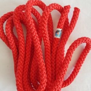 Червено въже за художествена гимнастика.